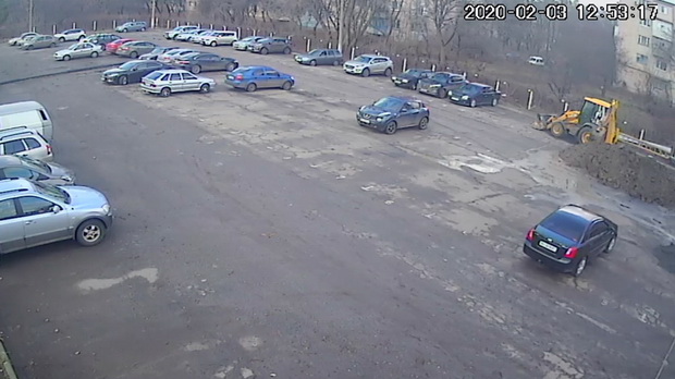 Власники автостоянки у Полтаві заявили про рейдерське захоплення їхнього майна міськрадою Власники автостоянки у Полтаві заявили про рейдерське захоплення їхнього майна міськрадою